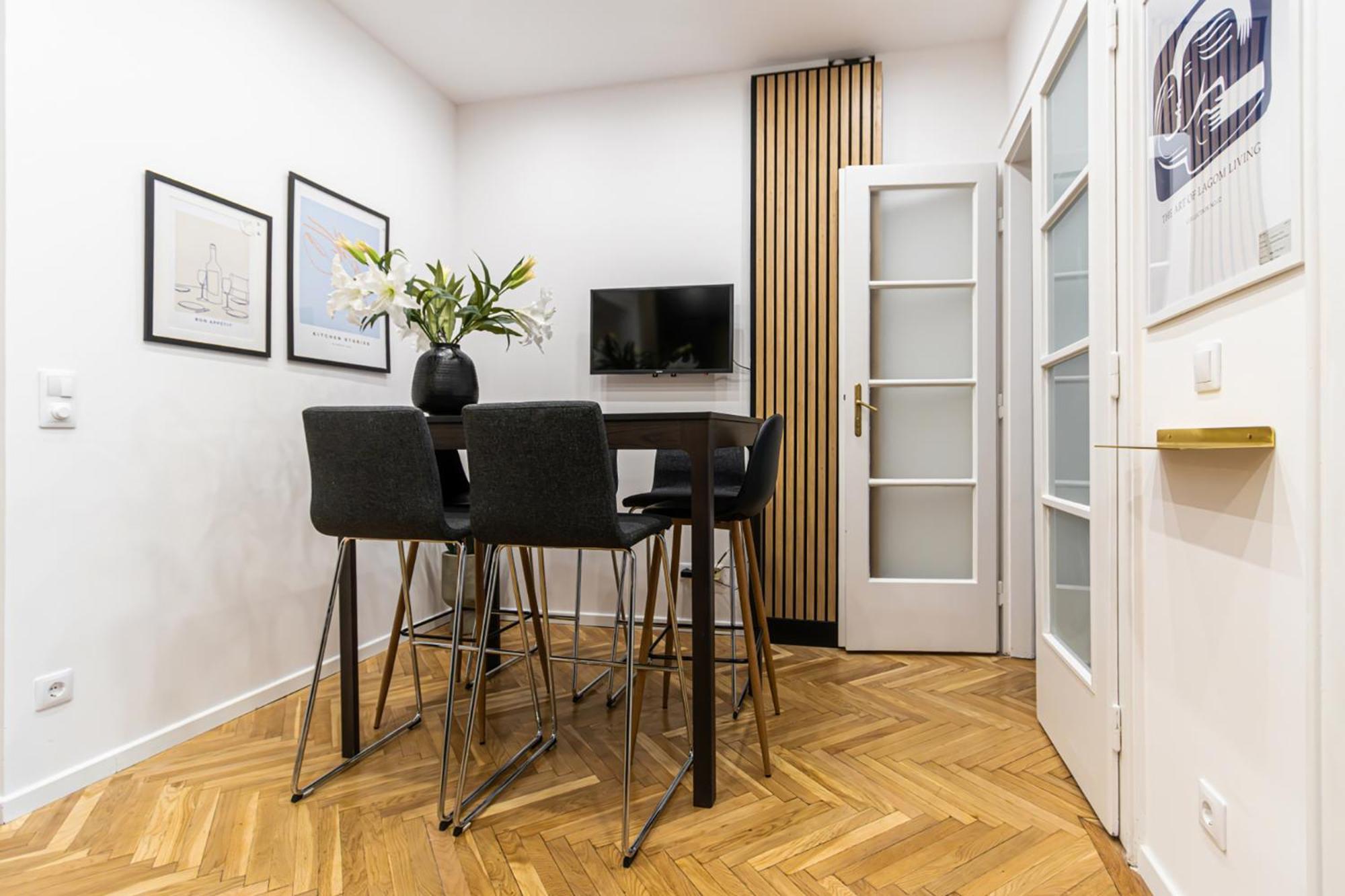 Апартаменти 80 Sqm, 3 Bedrooms, 2 Bathrooms, New Будапешт
