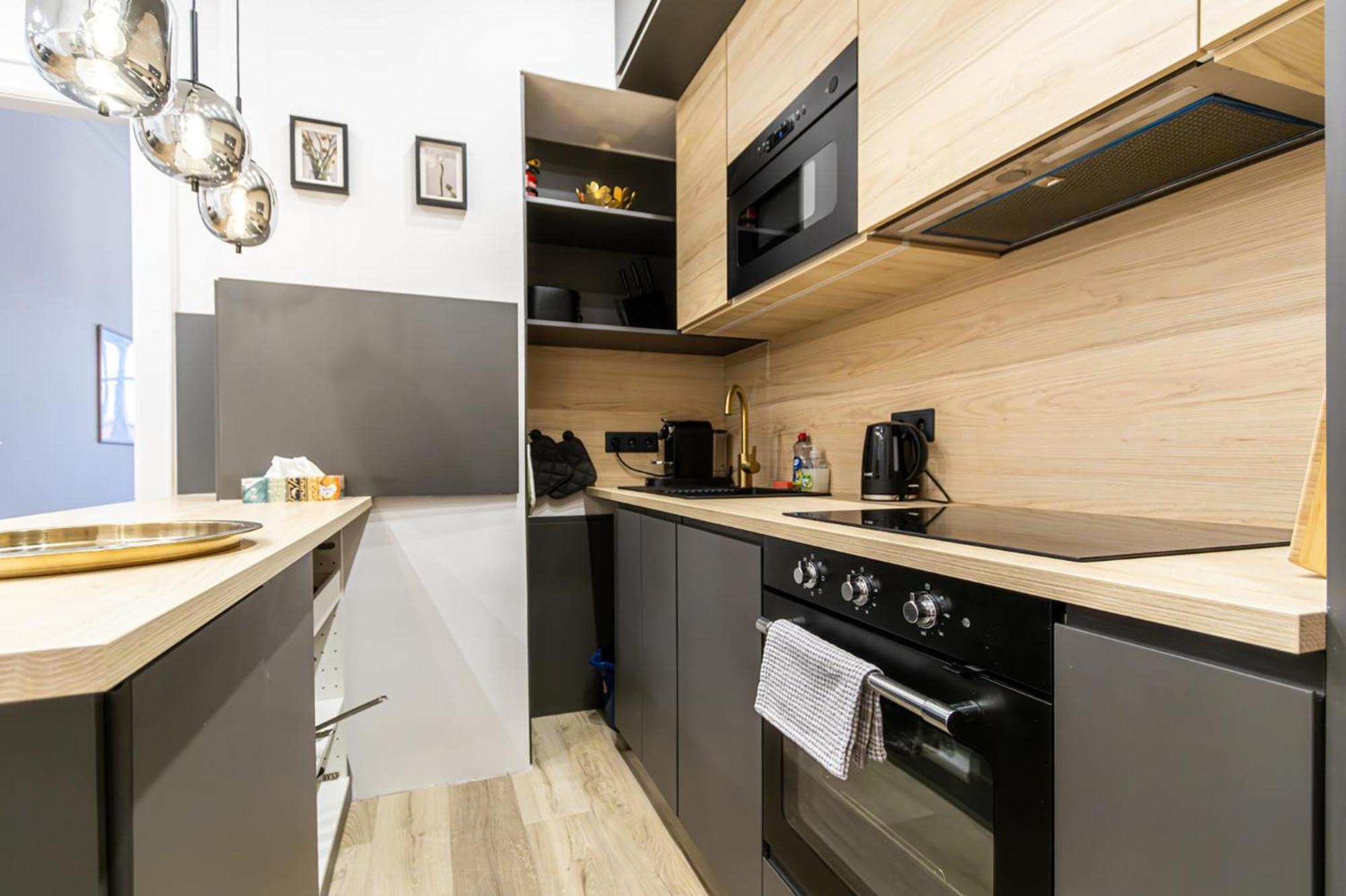 80 Sqm, 3 Bedrooms, 2 Bathrooms, New Будапешт